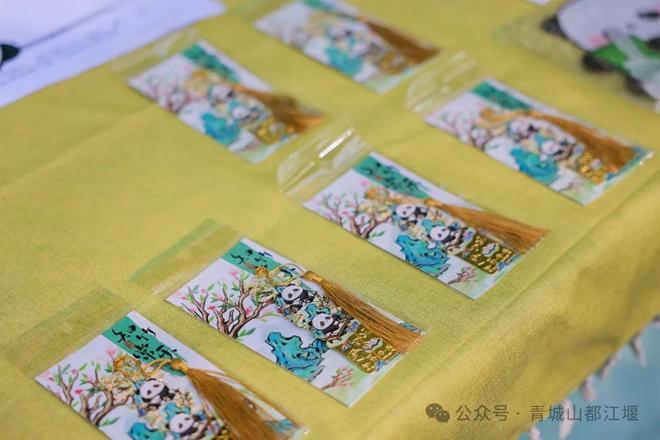 江堰太火爆NPC白娘子被求合影到宕机OG真人顶流实锤！这个五一青城山都(图20)