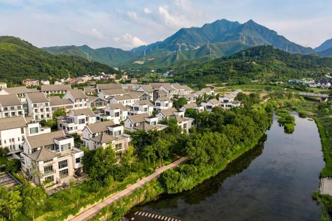 村里她们过得很安逸OG视讯裸辞去了(图6)
